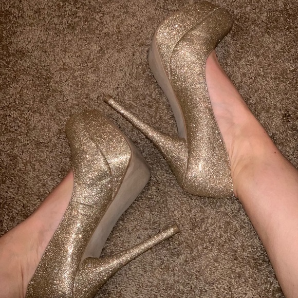 SOLD Gold glitter Steve Madden pumps size 8 - Picture 2 of 7